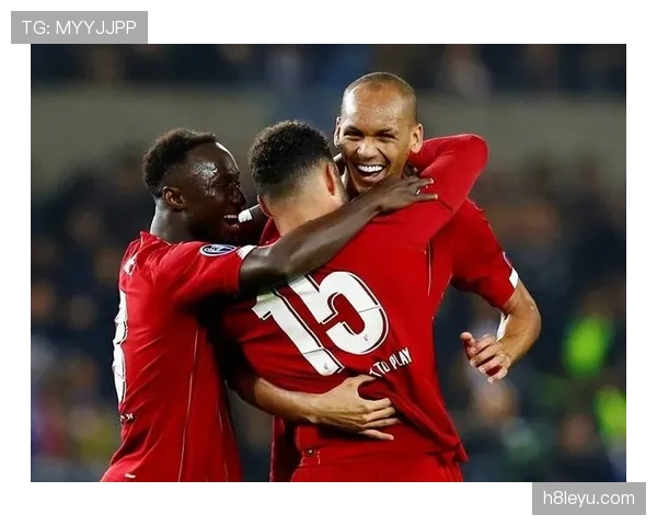 法比尼奥中场覆盖力稳固,助球队防线表现稳健 法比尼奥中场覆盖力稳固,助球队防线表现稳健